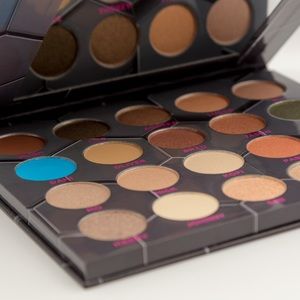 BeeBeauty Barbella Eyeshadow Palette